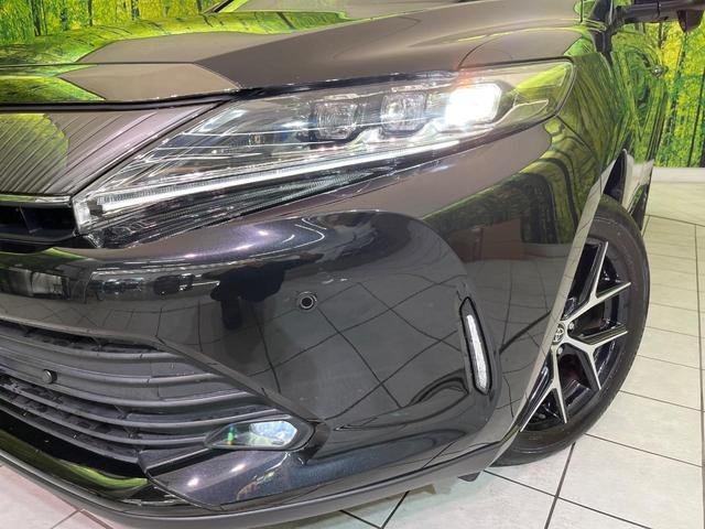 【ＬＥＤヘッドライト】悪天候や夜間走行時も良好な視界を確保し安心して運転できる高輝度ＬＥＤヘッドライトを装備！点灯速度が早く、消費電力も抑えられています。