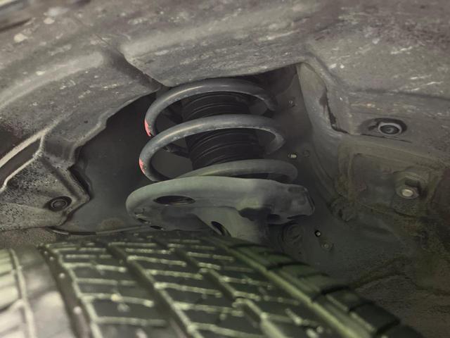 お車を安心してお乗りいただく為には、足回りの定期点検が欠かせません。サービスサポート（有償保証）では無料点検もご提供しており、安心のカーライフをお過ごしいただけるサポート体制が整っています。