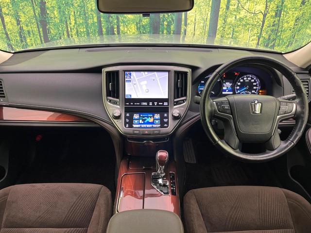 クラウンハイブリッド ロイヤルサルーン　メーカーナビ　全周囲カメラ　シートヒーター　パワーシート　ＨＩＤヘッド　ＥＴＣ　クルコン　スマートキー　純正１６インチＡＷ　オートライト　デュアルエアコン　Ｂｌｕｅｔｏｏｔｈ　ＣＤ／ＤＶＤ　フルセグ（2枚目）