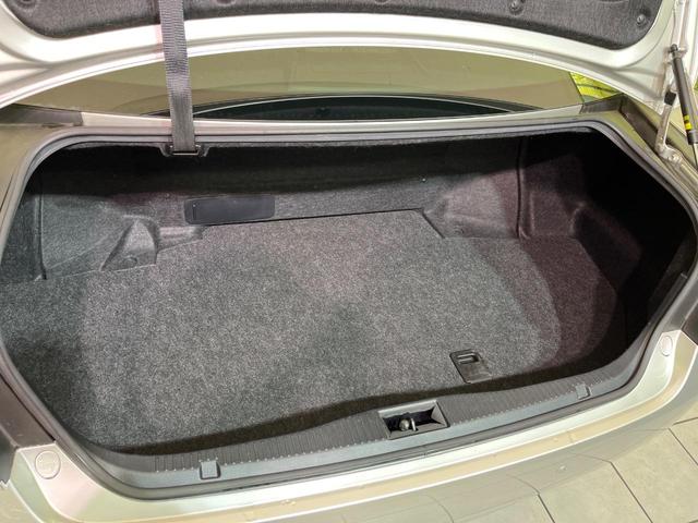 クラウンハイブリッド ロイヤルサルーン　メーカーナビ　全周囲カメラ　シートヒーター　パワーシート　ＨＩＤヘッド　ＥＴＣ　クルコン　スマートキー　純正１６インチＡＷ　オートライト　デュアルエアコン　Ｂｌｕｅｔｏｏｔｈ　ＣＤ／ＤＶＤ　フルセグ（10枚目）