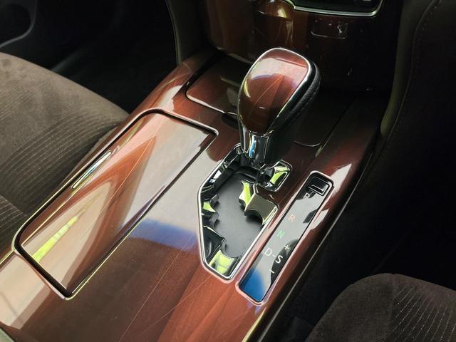 クラウンハイブリッド ロイヤルサルーン　メーカーナビ　全周囲カメラ　シートヒーター　パワーシート　ＨＩＤヘッド　ＥＴＣ　クルコン　スマートキー　純正１６インチＡＷ　オートライト　デュアルエアコン　Ｂｌｕｅｔｏｏｔｈ　ＣＤ／ＤＶＤ　フルセグ（44枚目）