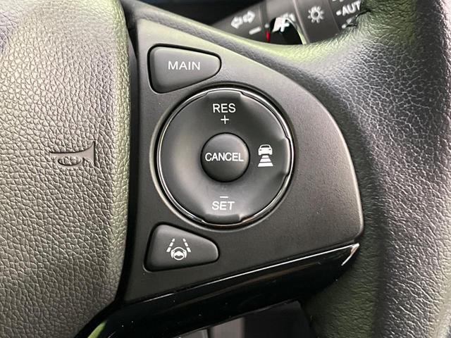 ヴェゼル ハイブリッドＸ・ホンダセンシング　後期　純正８型ナビ　レーダークルーズ　バックカメラ　ＬＥＤヘッド　ＥＴＣ　誤発進抑制　車線逸脱警報　純正１７インチＡＷ　オートライト　オートエアコン　Ｂｌｕｅｔｏｏｔｈ　フルセグＴＶ　ＣＤ／ＤＶＤ再生（5枚目）