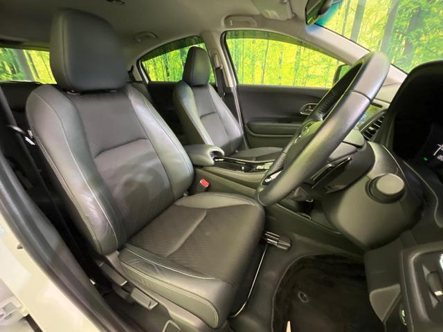 ヴェゼル ハイブリッドＸ・ホンダセンシング　後期　純正８型ナビ　レーダークルーズ　バックカメラ　ＬＥＤヘッド　ＥＴＣ　誤発進抑制　車線逸脱警報　純正１７インチＡＷ　オートライト　オートエアコン　Ｂｌｕｅｔｏｏｔｈ　フルセグＴＶ　ＣＤ／ＤＶＤ再生（8枚目）