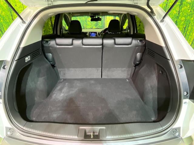 ヴェゼル ハイブリッドＸ・ホンダセンシング　後期　純正８型ナビ　レーダークルーズ　バックカメラ　ＬＥＤヘッド　ＥＴＣ　誤発進抑制　車線逸脱警報　純正１７インチＡＷ　オートライト　オートエアコン　Ｂｌｕｅｔｏｏｔｈ　フルセグＴＶ　ＣＤ／ＤＶＤ再生（10枚目）