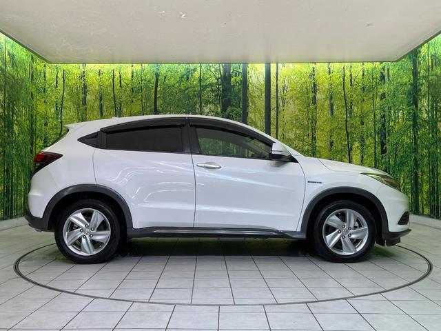 ヴェゼル ハイブリッドＸ・ホンダセンシング　後期　純正８型ナビ　レーダークルーズ　バックカメラ　ＬＥＤヘッド　ＥＴＣ　誤発進抑制　車線逸脱警報　純正１７インチＡＷ　オートライト　オートエアコン　Ｂｌｕｅｔｏｏｔｈ　フルセグＴＶ　ＣＤ／ＤＶＤ再生（24枚目）