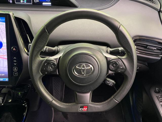 プリウスＰＨＶ Ｓナビパッケージ・ＧＲスポーツ　純正１１．６型ナビ　バックカメラ　衝突軽減装置　レーダークルーズ　ハーフレザーシート　シートヒーター　コーナーセンサー　スマートキー　ＬＥＤヘッド　ＥＴＣ　オートハイビーム　オートエアコン（11枚目）