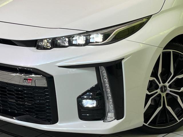 プリウスＰＨＶ Ｓナビパッケージ・ＧＲスポーツ　純正１１．６型ナビ　バックカメラ　衝突軽減装置　レーダークルーズ　ハーフレザーシート　シートヒーター　コーナーセンサー　スマートキー　ＬＥＤヘッド　ＥＴＣ　オートハイビーム　オートエアコン（12枚目）