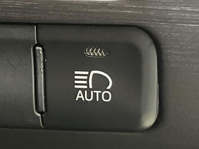 プリウスＰＨＶ Ｓナビパッケージ・ＧＲスポーツ　純正１１．６型ナビ　バックカメラ　衝突軽減装置　レーダークルーズ　ハーフレザーシート　シートヒーター　コーナーセンサー　スマートキー　ＬＥＤヘッド　ＥＴＣ　オートハイビーム　オートエアコン（27枚目）