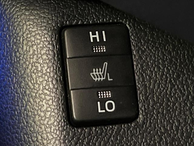 プリウスＰＨＶ Ｓナビパッケージ・ＧＲスポーツ　純正１１．６型ナビ　バックカメラ　衝突軽減装置　レーダークルーズ　ハーフレザーシート　シートヒーター　コーナーセンサー　スマートキー　ＬＥＤヘッド　ＥＴＣ　オートハイビーム　オートエアコン（32枚目）