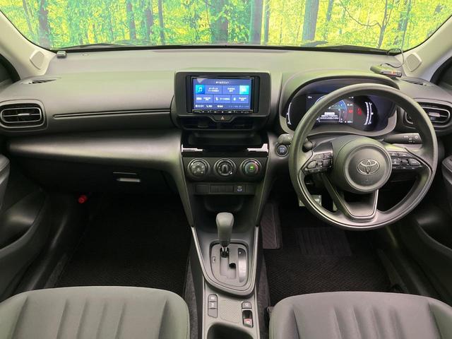 ヤリスクロス Ｘ　ナビ　バックカメラ　衝突軽減装置　レーダークルーズ　コーナーセンサー　スマートキー　ＥＴＣ　オートハイビーム　レーンキープ　車線逸脱警報　先行車発進告知機能　Ｂｌｕｅｔｏｏｔｈ再生　フルセグ（2枚目）