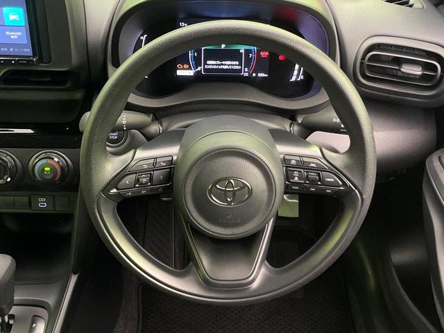 ヤリスクロス Ｘ　ナビ　バックカメラ　衝突軽減装置　レーダークルーズ　コーナーセンサー　スマートキー　ＥＴＣ　オートハイビーム　レーンキープ　車線逸脱警報　先行車発進告知機能　Ｂｌｕｅｔｏｏｔｈ再生　フルセグ（11枚目）