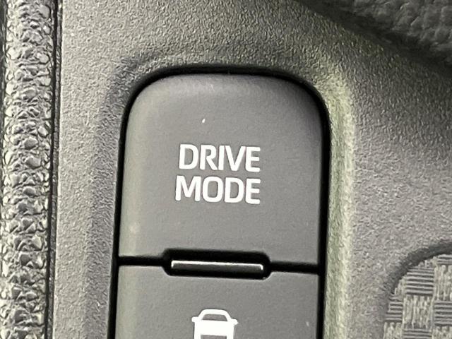 ヤリスクロス Ｘ　ナビ　バックカメラ　衝突軽減装置　レーダークルーズ　コーナーセンサー　スマートキー　ＥＴＣ　オートハイビーム　レーンキープ　車線逸脱警報　先行車発進告知機能　Ｂｌｕｅｔｏｏｔｈ再生　フルセグ（56枚目）