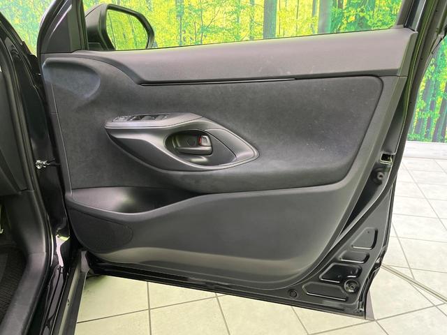 ヤリスクロス Ｘ　ナビ　バックカメラ　衝突軽減装置　レーダークルーズ　コーナーセンサー　スマートキー　ＥＴＣ　オートハイビーム　レーンキープ　車線逸脱警報　先行車発進告知機能　Ｂｌｕｅｔｏｏｔｈ再生　フルセグ（65枚目）