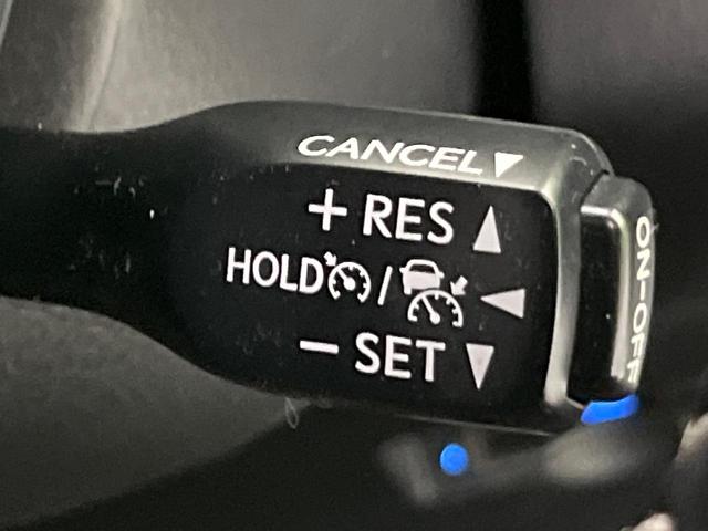 C-HR S GRスポーツ 純正8型ナビ 2トーンカラー 純正19インチAW 衝突軽減 レーダークルーズ バックカメラ 半革シート シートヒーター スマートキー LEDヘッド LEDフォグ ETC オートハイビーム 車線逸脱警報(5枚目)