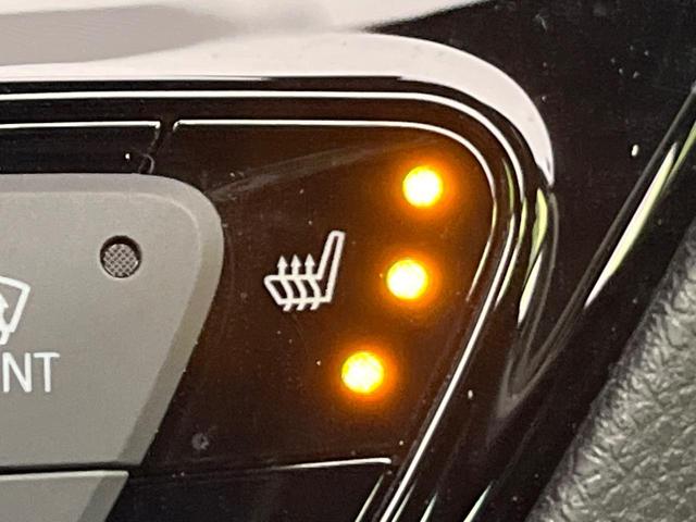 C-HR S GRスポーツ 純正8型ナビ 2トーンカラー 純正19インチAW 衝突軽減 レーダークルーズ バックカメラ 半革シート シートヒーター スマートキー LEDヘッド LEDフォグ ETC オートハイビーム 車線逸脱警報(6枚目)