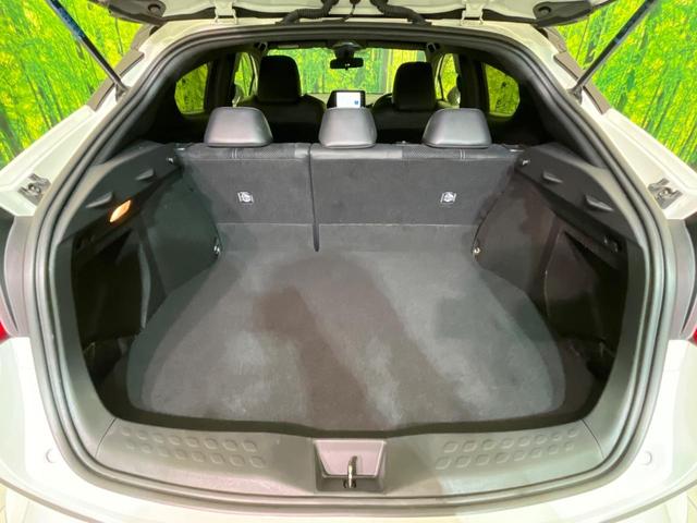 C-HR S GRスポーツ 純正8型ナビ 2トーンカラー 純正19インチAW 衝突軽減 レーダークルーズ バックカメラ 半革シート シートヒーター スマートキー LEDヘッド LEDフォグ ETC オートハイビーム 車線逸脱警報(10枚目)