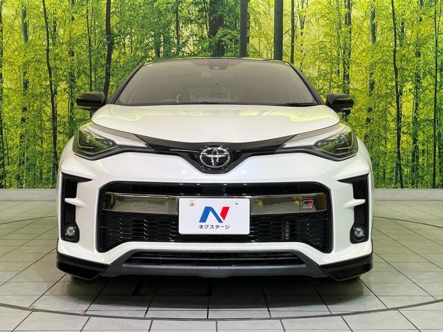C-HR S GRスポーツ 純正8型ナビ 2トーンカラー 純正19インチAW 衝突軽減 レーダークルーズ バックカメラ 半革シート シートヒーター スマートキー LEDヘッド LEDフォグ ETC オートハイビーム 車線逸脱警報(14枚目)