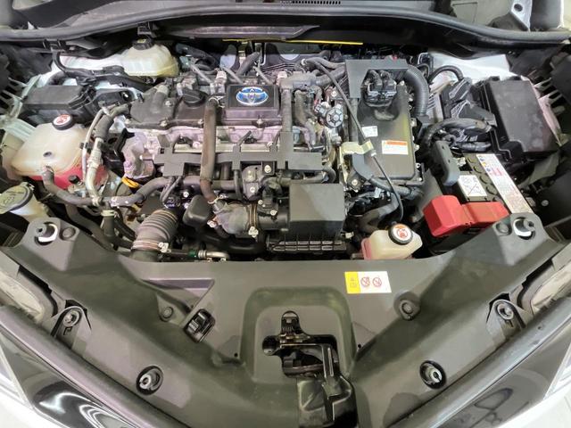 C-HR S GRスポーツ 純正8型ナビ 2トーンカラー 純正19インチAW 衝突軽減 レーダークルーズ バックカメラ 半革シート シートヒーター スマートキー LEDヘッド LEDフォグ ETC オートハイビーム 車線逸脱警報(18枚目)