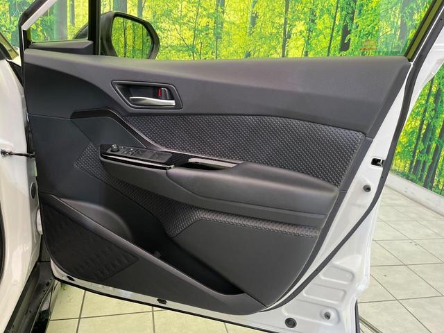 C-HR S GRスポーツ 純正8型ナビ 2トーンカラー 純正19インチAW 衝突軽減 レーダークルーズ バックカメラ 半革シート シートヒーター スマートキー LEDヘッド LEDフォグ ETC オートハイビーム 車線逸脱警報(49枚目)