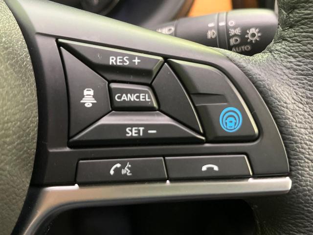 キックス Ｘ　ツートーンインテリアエディション　純正９型ナビ　全周囲カメラ　衝突軽減装置　プロパイロット　半革シート　シートヒーター　コーナーセンサー　スマートキー　ＬＥＤヘッド　ＥＴＣ　純正１７インチＡＷ　車線逸脱警報　オートハイビーム（6枚目）