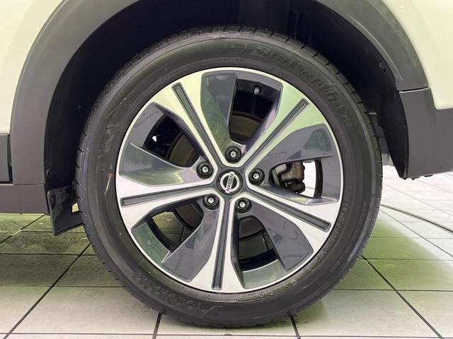 キックス Ｘ　ツートーンインテリアエディション　純正９型ナビ　全周囲カメラ　衝突軽減装置　プロパイロット　半革シート　シートヒーター　コーナーセンサー　スマートキー　ＬＥＤヘッド　ＥＴＣ　純正１７インチＡＷ　車線逸脱警報　オートハイビーム（25枚目）