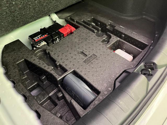 キックス Ｘ　ツートーンインテリアエディション　純正９型ナビ　全周囲カメラ　衝突軽減装置　プロパイロット　半革シート　シートヒーター　コーナーセンサー　スマートキー　ＬＥＤヘッド　ＥＴＣ　純正１７インチＡＷ　車線逸脱警報　オートハイビーム（64枚目）