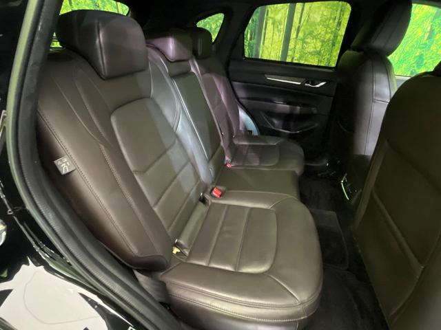 後部座席も気になるようなキズ・汚れやへたり等、大きなダメージはなく、良好な状態です。