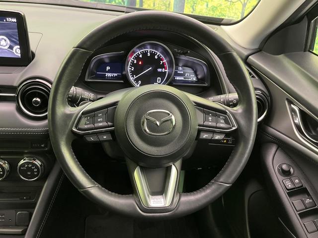 インテリアに合わせたデザインのステアリングは、運転される方のことも考え、運転しやすい形状、大きさです。是非一度、実際に触ってお確かめください。