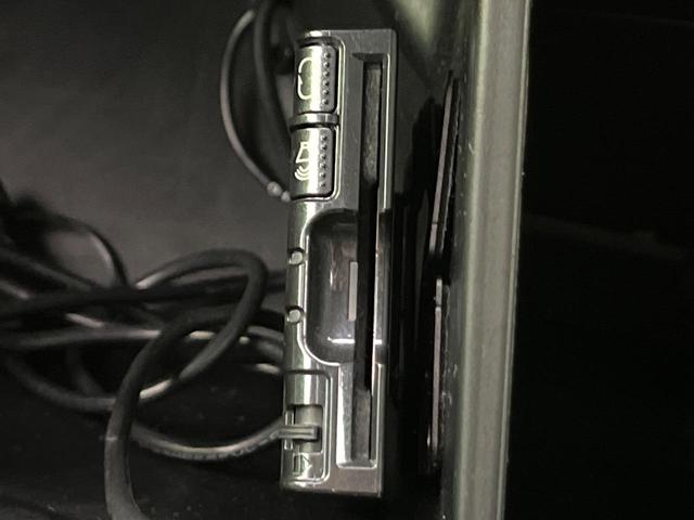 フィット Ｇ　ナビ　バックカメラ　フルセグＴＶ　ＣＤ　ＤＶＤ再生　ＥＴＣ　キーレスキー　電動ミラー　ドアバイザー　ステアリングスイッチ　１４インチＡＷ　エアコン　シガーソケット　エコモード　横滑り防止（5枚目）