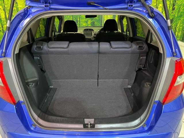 フィット Ｇ　ナビ　バックカメラ　フルセグＴＶ　ＣＤ　ＤＶＤ再生　ＥＴＣ　キーレスキー　電動ミラー　ドアバイザー　ステアリングスイッチ　１４インチＡＷ　エアコン　シガーソケット　エコモード　横滑り防止（10枚目）