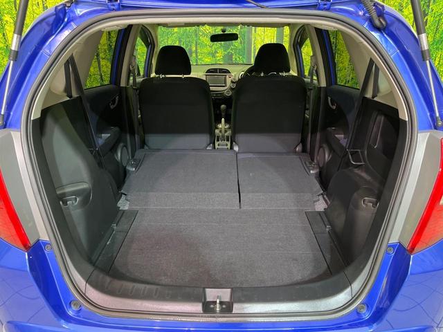 フィット Ｇ　ナビ　バックカメラ　フルセグＴＶ　ＣＤ　ＤＶＤ再生　ＥＴＣ　キーレスキー　電動ミラー　ドアバイザー　ステアリングスイッチ　１４インチＡＷ　エアコン　シガーソケット　エコモード　横滑り防止（41枚目）