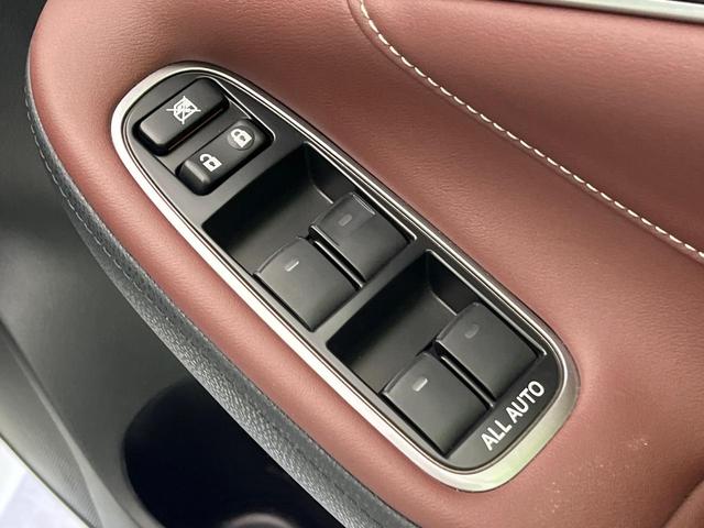 クラウンハイブリッド アスリートS ブラックスタイル 純正8型ナビ 全周囲カメラ 衝突被害軽減システム レザーシート 前席シートエアコン コーナーセンサー スマートキー HIDヘッド ビルトインETC クルコン 純正18インチアルミ オートライト(33枚目)