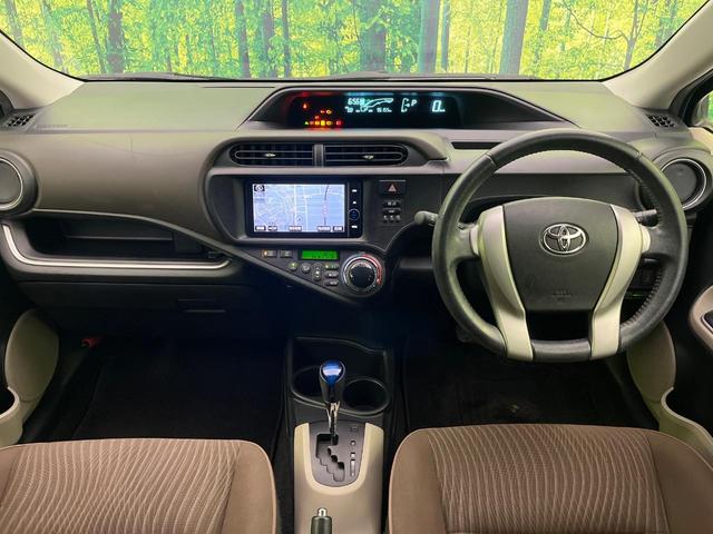 アクア Ｇ　純正ナビ　シートヒーター　スマートキー　ＬＥＤヘッド　ＥＴＣ　オートライト　オートエアコン　革巻きステアリング　Ｂｌｕｅｔｏｏｔｈ再生　地デジ　フォグライト　ヘッドライトウォッシャー　ドアバイザー（2枚目）