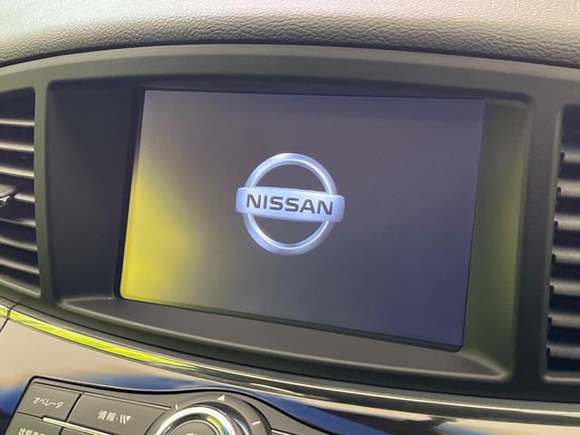 【メーカー純正ナビ】インテリアに溶け込むスタイリッシュな「専用設計」メーカーナビを装備♪視認性や操作性など基本性能にも優れ、より上質なカーライフをお楽しみいただけます。