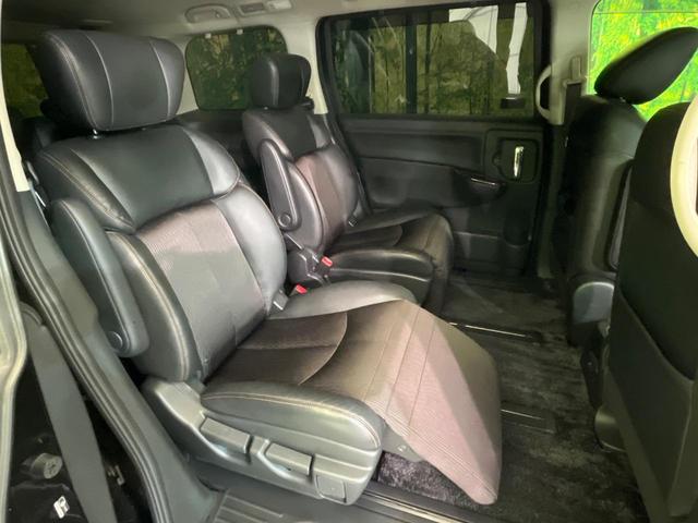 後部座席も気になるようなキズ・汚れやへたり等、大きなダメージはなく、良好な状態です。