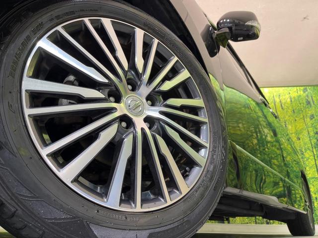 【純正１８インチアルミホイール】外観にマッチした純正アルミホイールを装着しております。各種社外アルミホイールや、スタッドレスタイヤも取扱いしております。是非ご相談ください♪