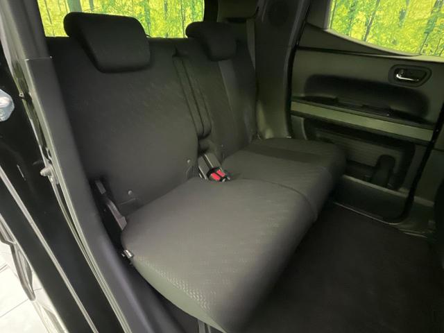 後部座席も気になるようなキズ・汚れやへたり等、大きなダメージはなく、良好な状態です。