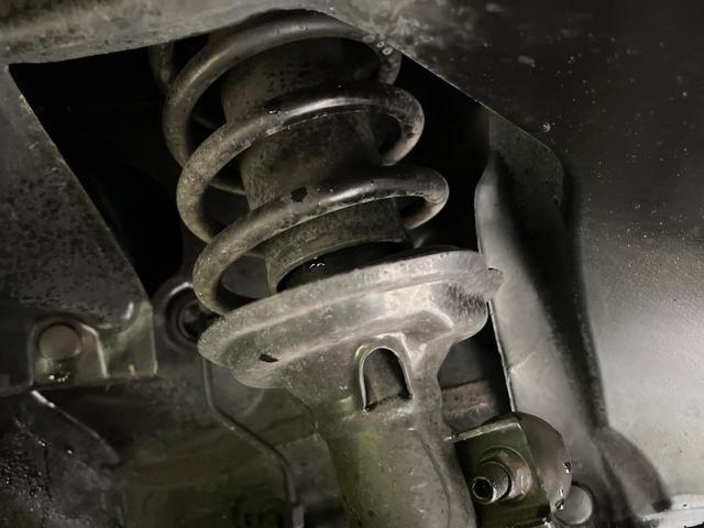 お車を安心してお乗りいただく為には、足回りの定期点検が欠かせません。サービスサポート（有償保証）では無料点検もご提供しており、安心のカーライフをお過ごしいただけるサポート体制が整っています。