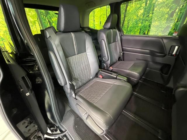 ノア Ｚ　後席モニター　１０．５型ディスプレイオーディオ　両側電動ドア　レーダークルーズ　バックカメラ　シートヒーター　コーナーセンサー　ＬＥＤヘッド　ＥＴＣ　スマートキー　リアオートエアコン　ＣＤ／ＤＶＤ再生（9枚目）