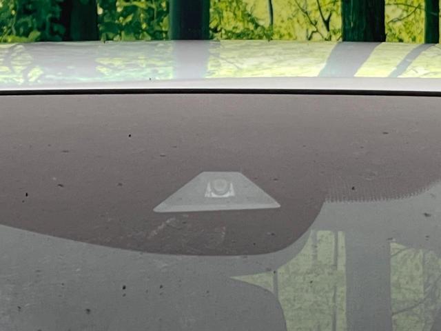 ヴェゼル ハイブリッドＺ・ホンダセンシング　後期　純正８型ナビ　バックカメラ　衝突軽減　レーダークルーズ　半革シート　シートヒーター　コーナーセンサー　純正１７インチＡＷ　スマートキー　ＬＥＤヘッド　オートライト　ＥＴＣ　ルーフレール（3枚目）