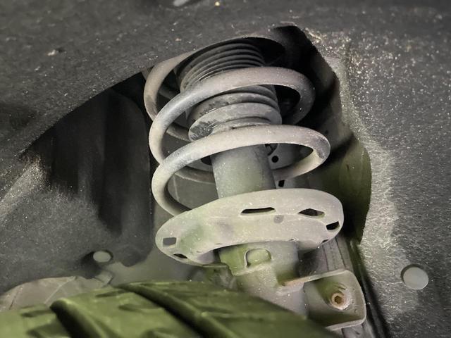 ヴェゼル ハイブリッドＺ・ホンダセンシング　後期　純正８型ナビ　バックカメラ　衝突軽減　レーダークルーズ　半革シート　シートヒーター　コーナーセンサー　純正１７インチＡＷ　スマートキー　ＬＥＤヘッド　オートライト　ＥＴＣ　ルーフレール（20枚目）