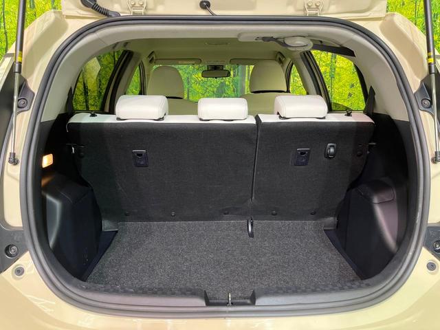 アクア クロスオーバー 純正ナビ 衝突軽減装置 ハーフレザーシート ルーフレール LEDヘッド オートハイビーム 車線逸脱警報 オートエアコン 純正16インチAW 革巻きステアリング 盗難防止装置 Bluetooth再生(10枚目)