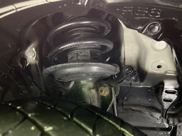 アクア クロスオーバー 純正ナビ 衝突軽減装置 ハーフレザーシート ルーフレール LEDヘッド オートハイビーム 車線逸脱警報 オートエアコン 純正16インチAW 革巻きステアリング 盗難防止装置 Bluetooth再生(20枚目)