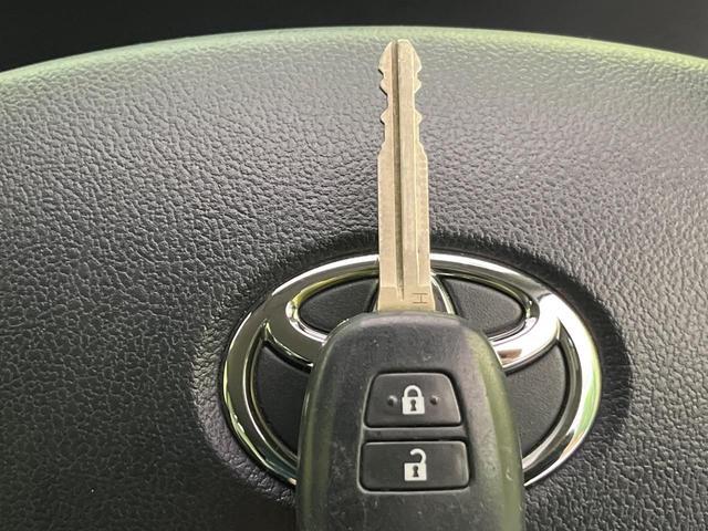 アクア クロスオーバー 純正ナビ 衝突軽減装置 ハーフレザーシート ルーフレール LEDヘッド オートハイビーム 車線逸脱警報 オートエアコン 純正16インチAW 革巻きステアリング 盗難防止装置 Bluetooth再生(26枚目)