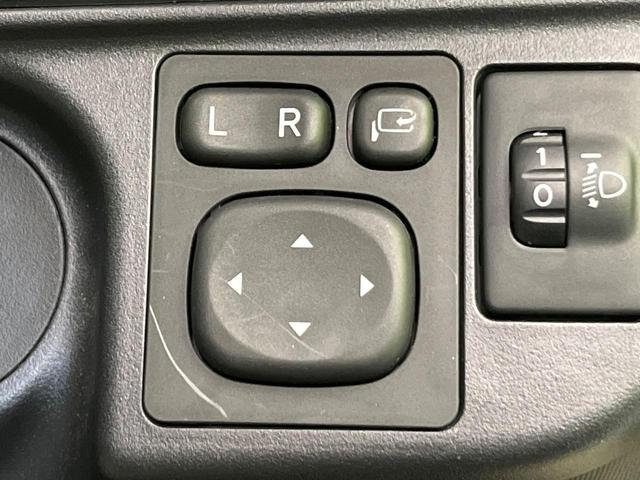 アクア クロスオーバー 純正ナビ 衝突軽減装置 ハーフレザーシート ルーフレール LEDヘッド オートハイビーム 車線逸脱警報 オートエアコン 純正16インチAW 革巻きステアリング 盗難防止装置 Bluetooth再生(29枚目)