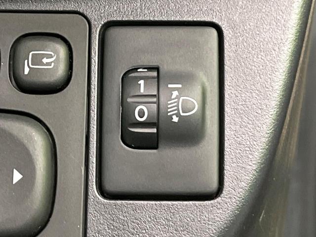 アクア クロスオーバー 純正ナビ 衝突軽減装置 ハーフレザーシート ルーフレール LEDヘッド オートハイビーム 車線逸脱警報 オートエアコン 純正16インチAW 革巻きステアリング 盗難防止装置 Bluetooth再生(36枚目)