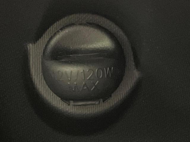 アクア クロスオーバー 純正ナビ 衝突軽減装置 ハーフレザーシート ルーフレール LEDヘッド オートハイビーム 車線逸脱警報 オートエアコン 純正16インチAW 革巻きステアリング 盗難防止装置 Bluetooth再生(48枚目)