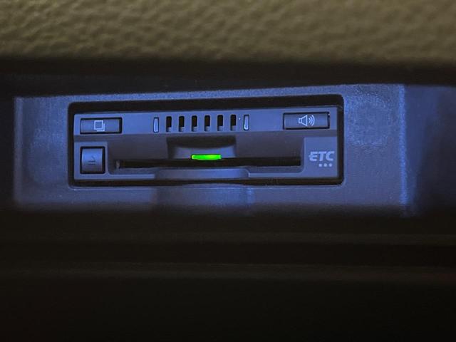 ハリアー プレミアム　後期　ＢＩＧＸ９型ナビ　バックカメラ　衝突軽減装置　レーダークルーズ　パワーバックドア　ハーフレザーシート　コーナーセンサー　スマートキー　ＥＴＣ　オートハイビーム　車線逸脱警報　純正１８インチＡＷ（7枚目）