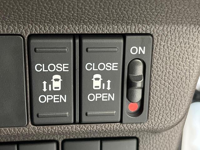 フリードハイブリッド ハイブリッド・Ｇ　ＳＤナビ　両側電動ドア　バックカメラ　衝突軽減装置　レーダークルーズ　シートヒーター　スマートキー　ＬＥＤヘッド　ＥＴＣ　車線逸脱警報　オートライト　Ｂｌｕｅｔｏｏｔｈ　コンフォートビューＰＫＧ（3枚目）