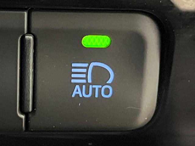 プリウス Ａツーリングセレクション　純正ナビ　衝突軽減装置　レーダークルーズ　バックカメラ　シートヒーター　ブラインドスポットモニター　コーナーセンサー　ＬＥＤヘッド　パークアシスト　スマートキー　ヘッドアップディスプレイ　オートライト（29枚目）